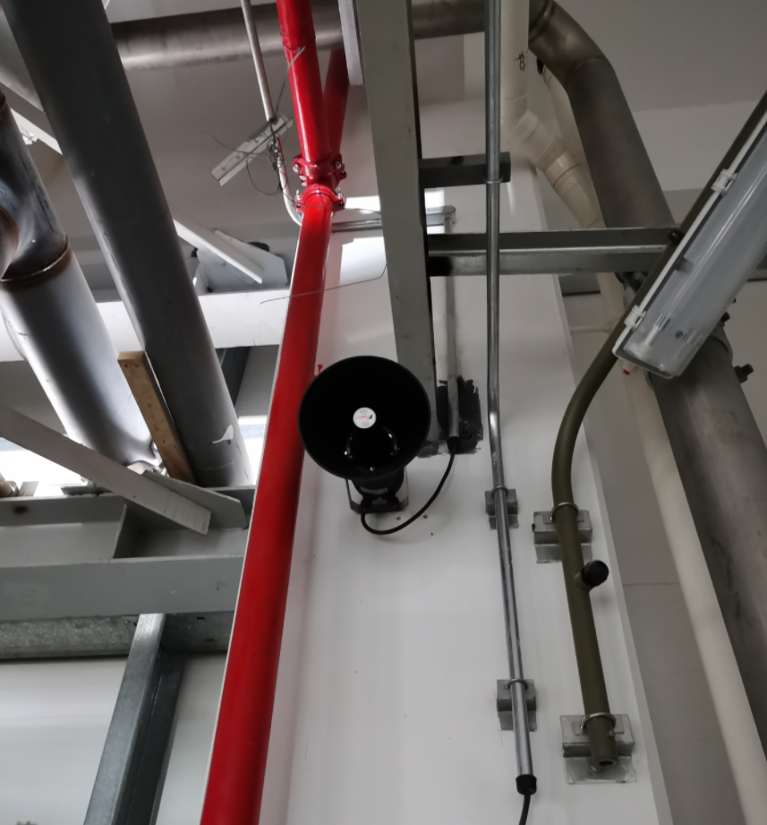 穿透轟鳴：定向擴聲如何在嘈雜工業(yè)環(huán)境中重建“聽覺秩序”